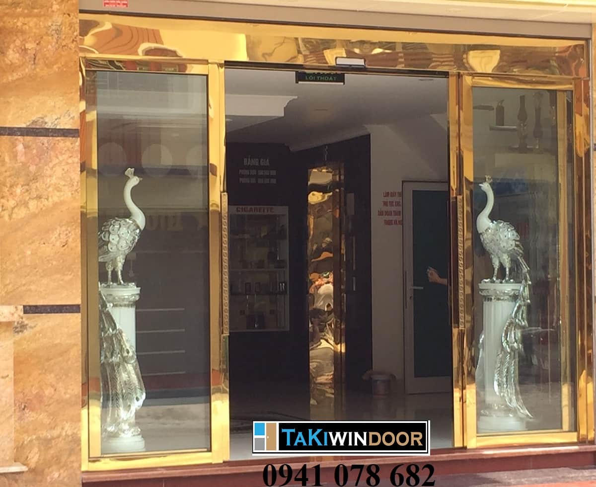 Thi công cửa kính tự động khung inox vàng gương