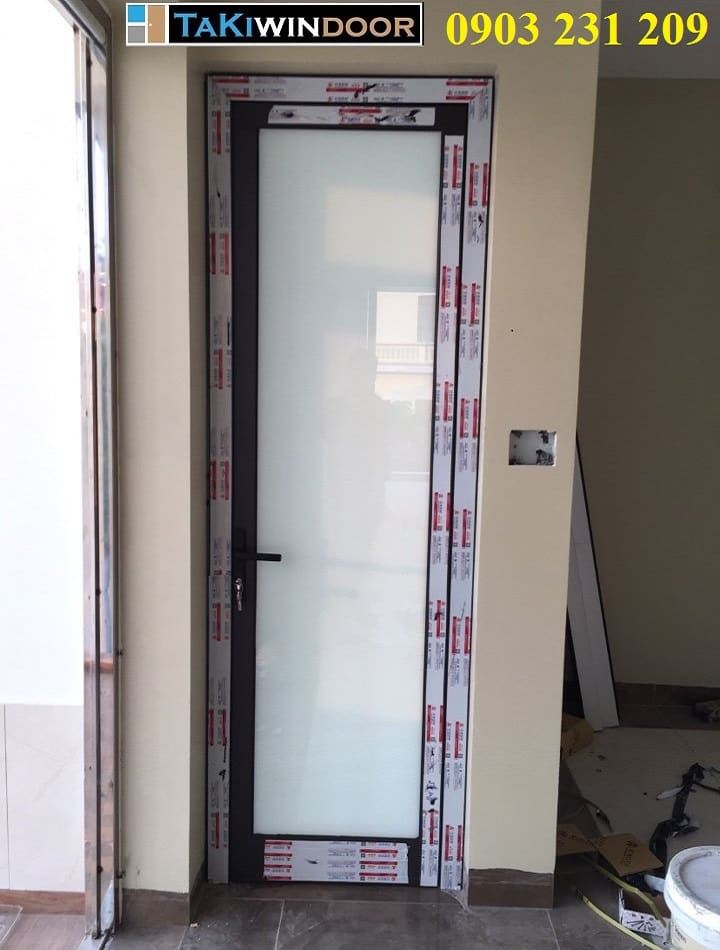 Cửa nhôm Xingfa 1 cánh kính trắng sữa cho nhà vệ sinh