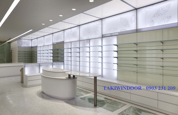 Kệ kính, giá kệ kính sử dụng cho showroom, shop thời trang, shop mỹ phẩm