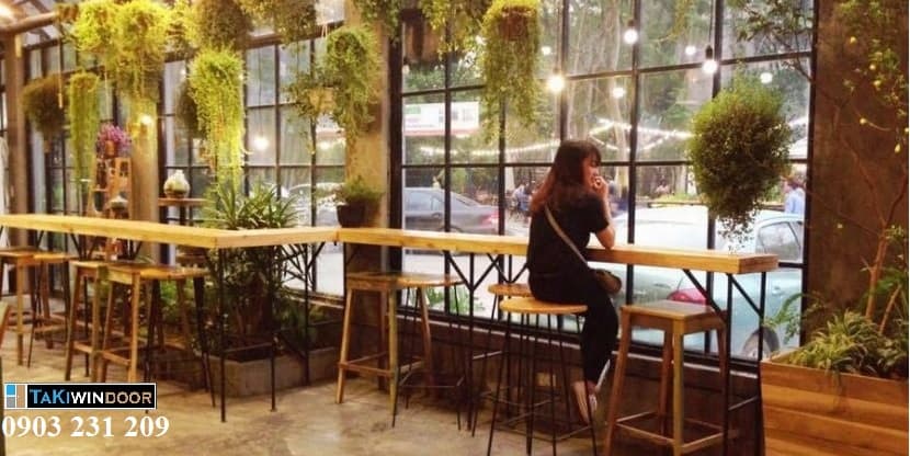 Thi công vách kính khung sắt quán cafe