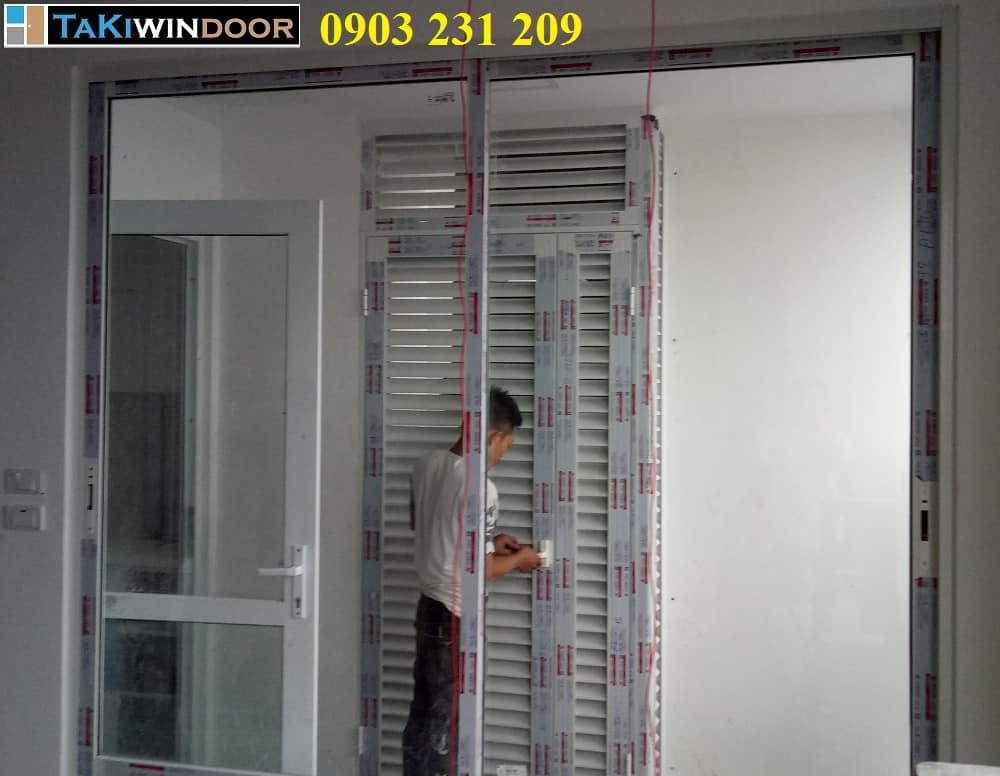 Cửa chớp nhôm Xingfa che cục nóng điều hòa