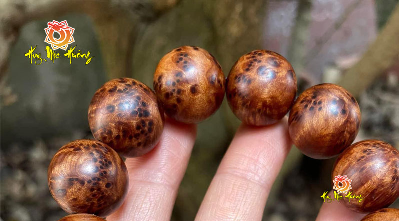 Vòng tay gỗ nu hoa ngọc am đỏ