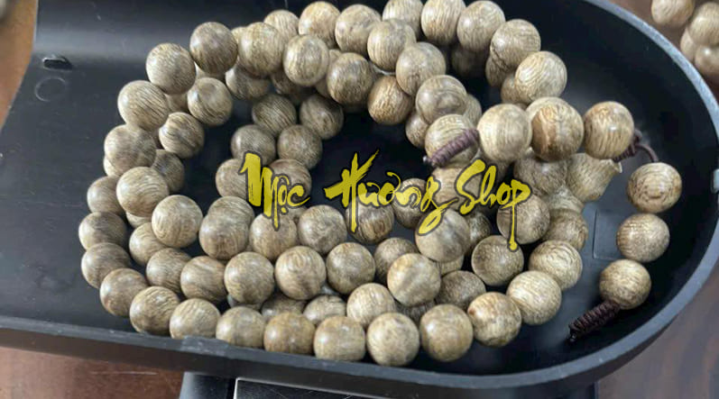 Chuỗi 108 hạt gỗ trầm hương campuchia banh đỏ