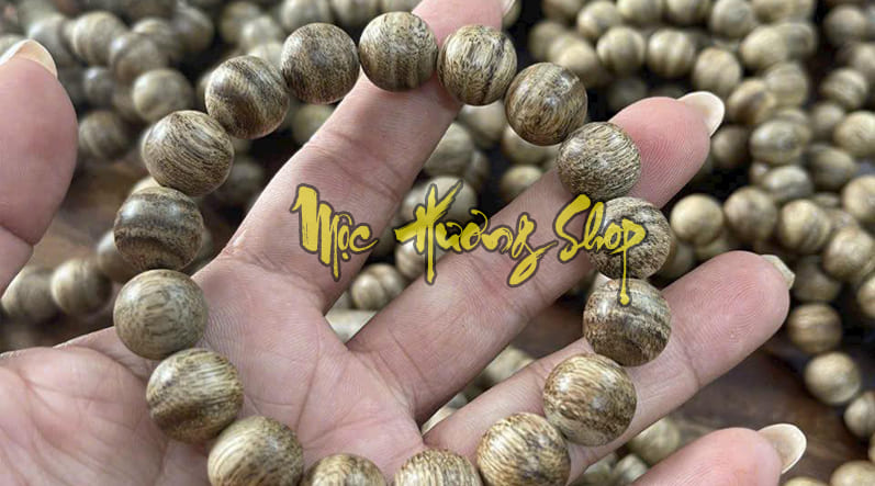 Vòng tay gỗ trầm hương