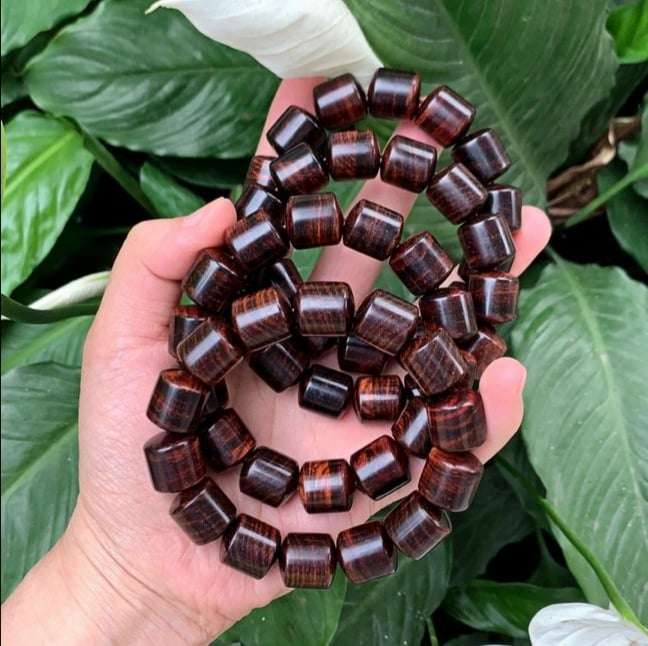 Vòng Gỗ Sưa Đỏ Quảng Bình Rừng Già Đen 14mm Trúc Nhộng