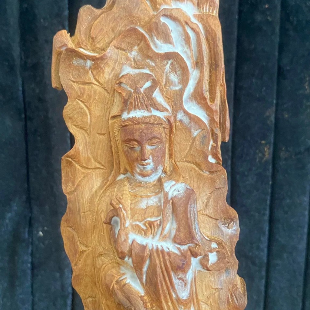 Tượng quan âm bồ tát gỗ hoàng đàn thơm ngọt