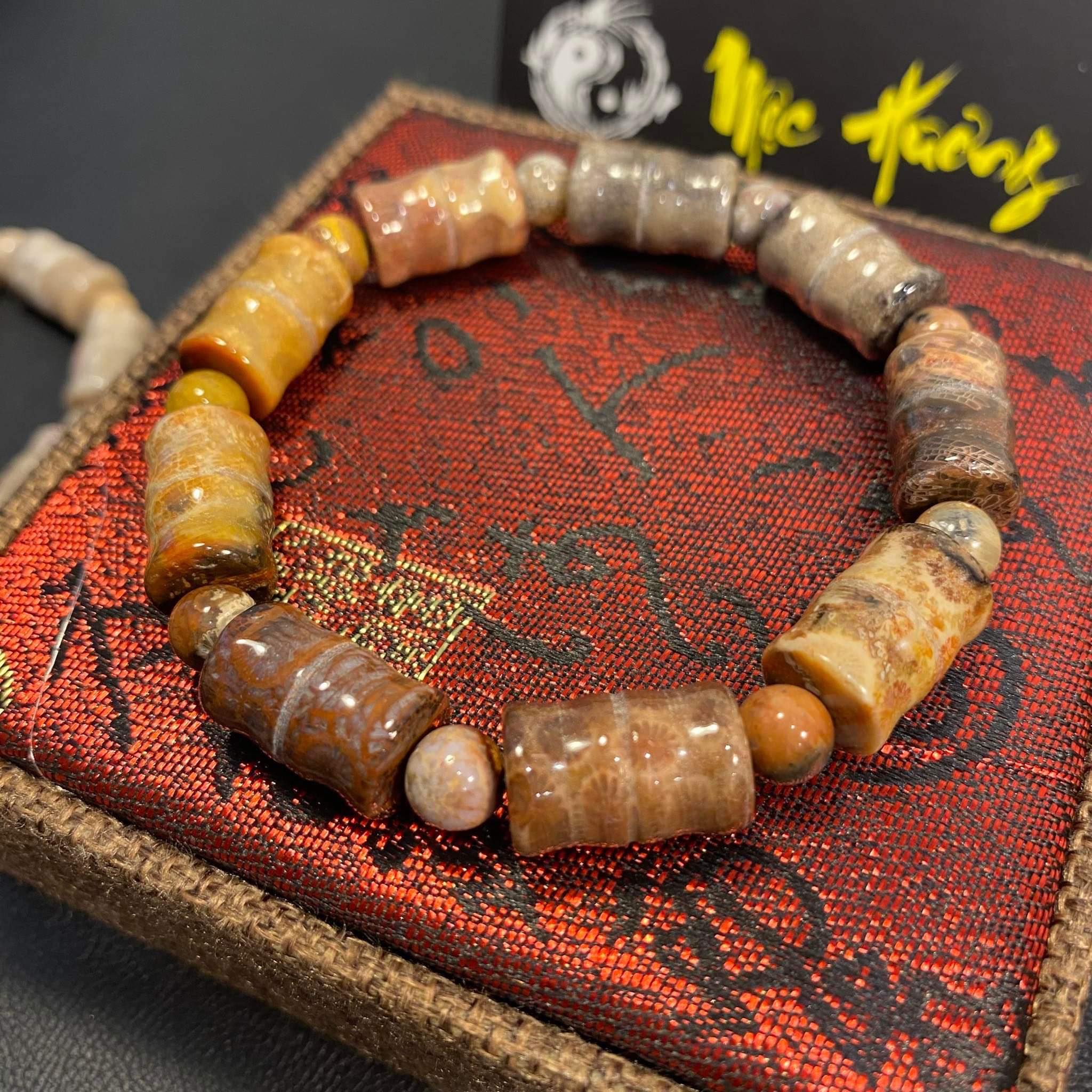 Vòng San Hô Hóa Thạch Tự Nhiên Trúc 10mm Cam Đen