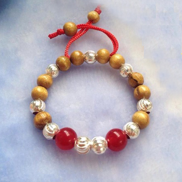 Một số điều cần lưu ý khi sử dụng vòng Dâu Tằm cho Bé