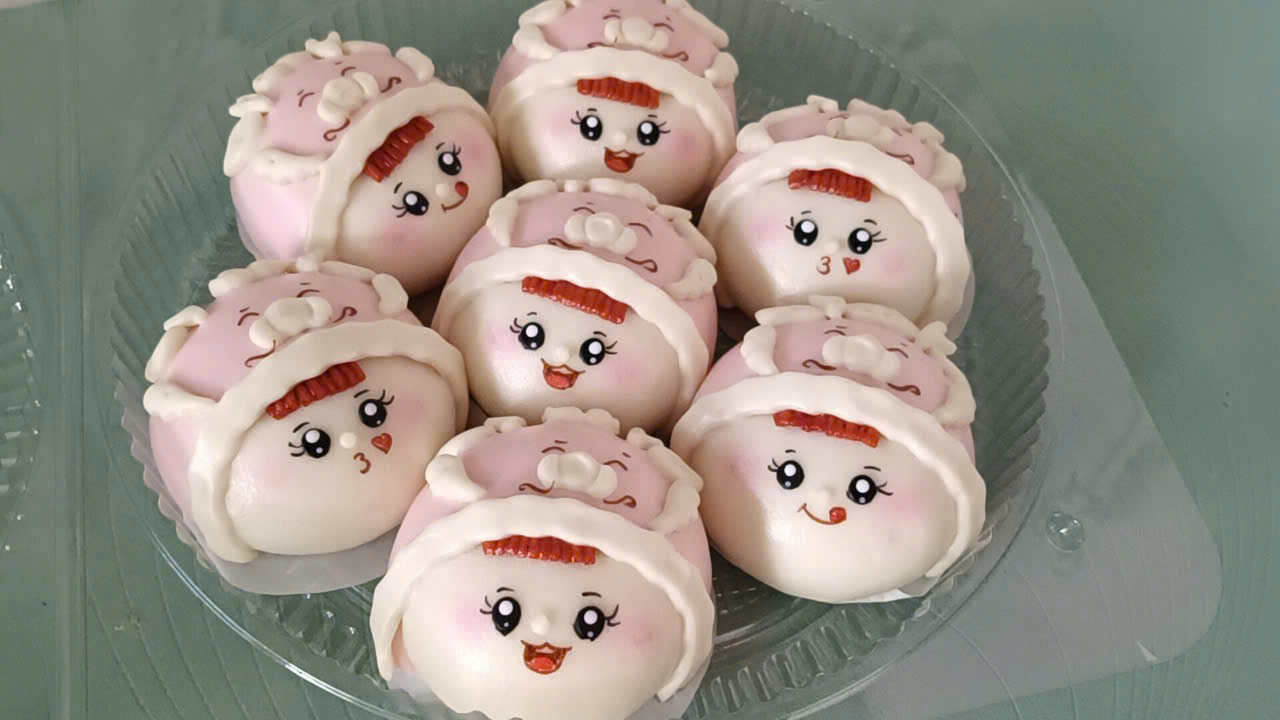 Bánh Bao Tạo Hình Trong Mâm Cúng Đầy Tháng Thôi Nôi Hiện Đại