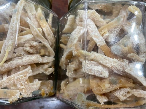 Bảo quản mứt dừa không tốt dẫn đến ẩm mốc