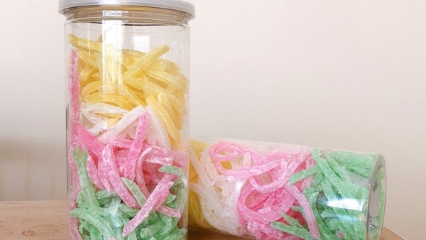 Hộp nhựa đựng mứt dừa vừa bảo vệ, vừa thẩm mỹ