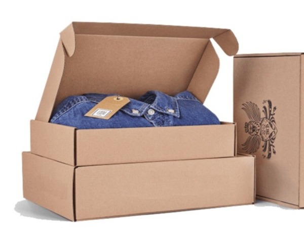 Mẹo đóng gói quần áo cho shop online in logo thông điệp riêng