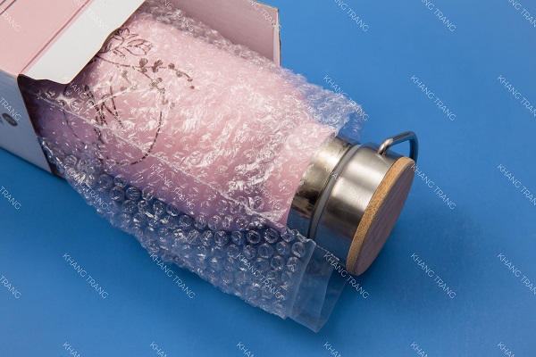 Đóng gói hàng hóa chứa chất lỏng bằng xốp hơi bóp nổ