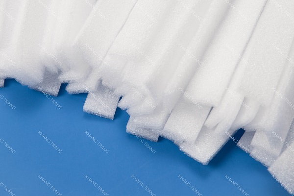 Tấm xốp trắng hay xốp PE foam được sử dụng rộng rãi trong đóng gói hàng hóa