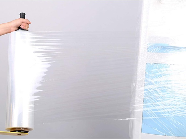 Màng PE thường chịu lực kéo tốt, phù hợp khi cần quấn nhiều lớp