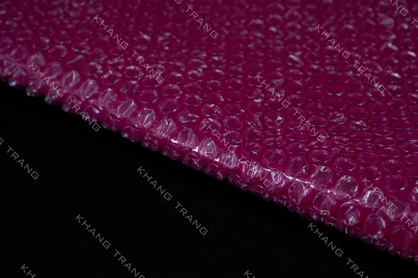 Xốp hơi chống tĩnh điện thường được thiết kế màu hồng để phân biệt với các loại xốp khác