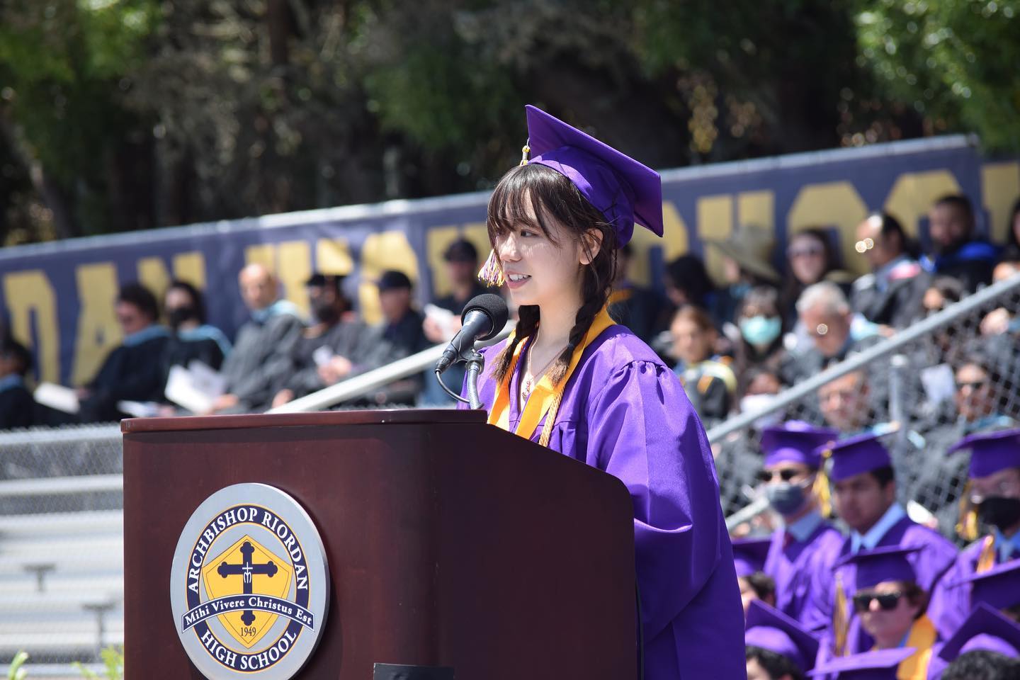 DU HỌC TRƯỜNG TRUNG HỌC ARCHBISHOP RIORDAN HIGH SCHOOL MỸ