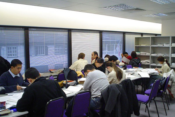 Du học MBA tiết kiệm chi phí tại Trường thương mại London