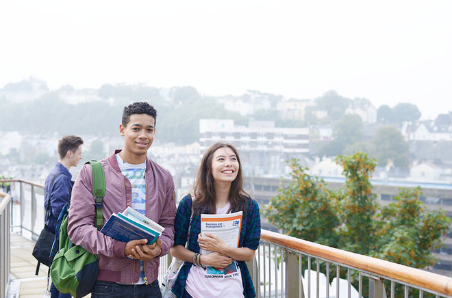 Những 'cú sốc' kết bạn khi du học