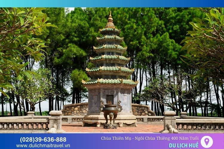 Khu mộ tháp Hòa thượng Thích Đôn Hậu trụ trì chùa Thiên Mụ trong khuôn viên chùa Thiên Mụ