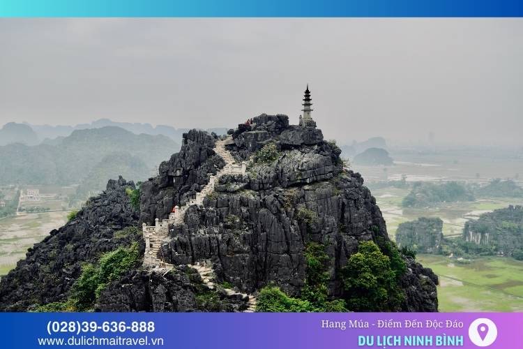 Chinh phục 486 bậc thang là một trong những trải nghiệm khó quên tại Hang Múa