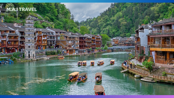 Tour Phượng Hoàng Cổ Trấn Tết 2025