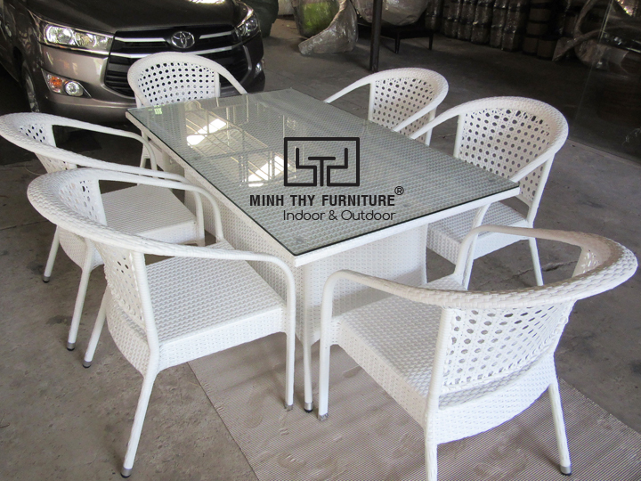 Thời gian để đan xong sản phẩm bàn ăn nhựa giả mây sân vườn