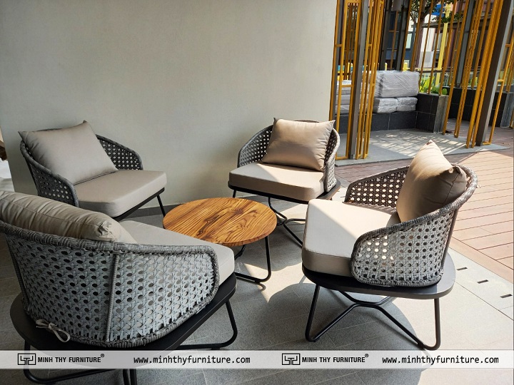 ban ghe cafe mt2005 cho khong gian trang trong