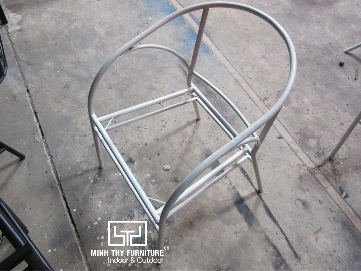 Video đan hình hoa mai trên ghế cafe nhựa giả mây