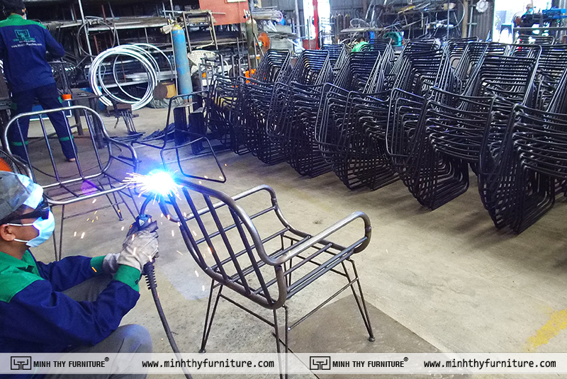 Sản xuất khung ghế nhựa giả mây