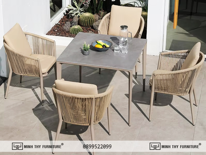 Bàn ghế nhựa giả mây chống muối biển – Giải pháp bền đẹp cho resort