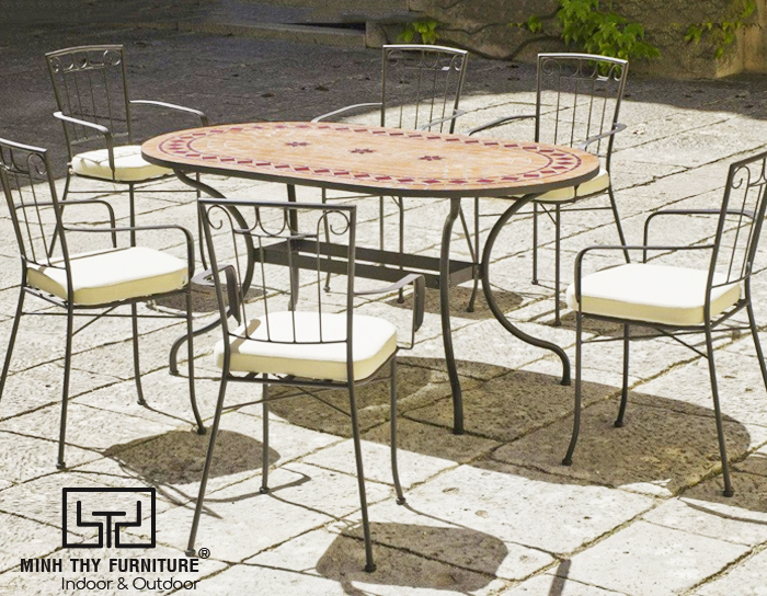 Bàn ghế sắt nghệ thuật duyên dáng và nổi bật