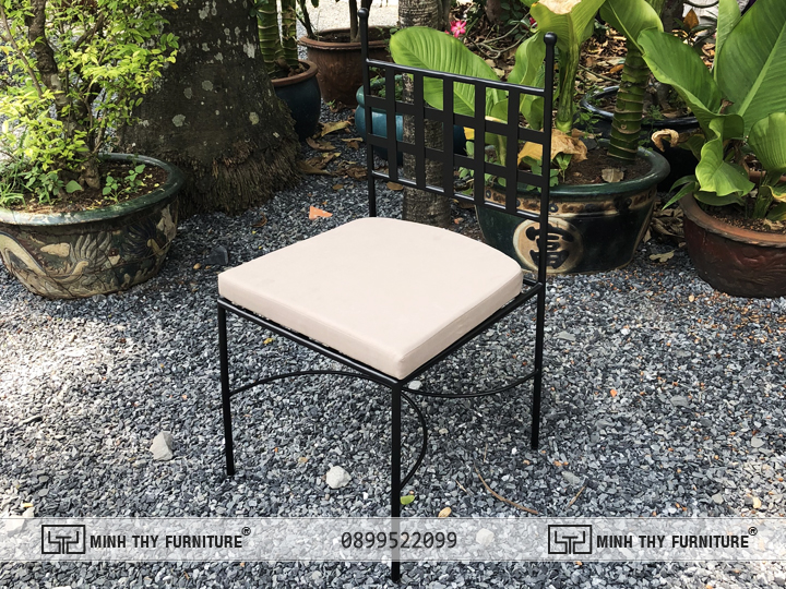 bộ bàn ghế sắt sân vườn