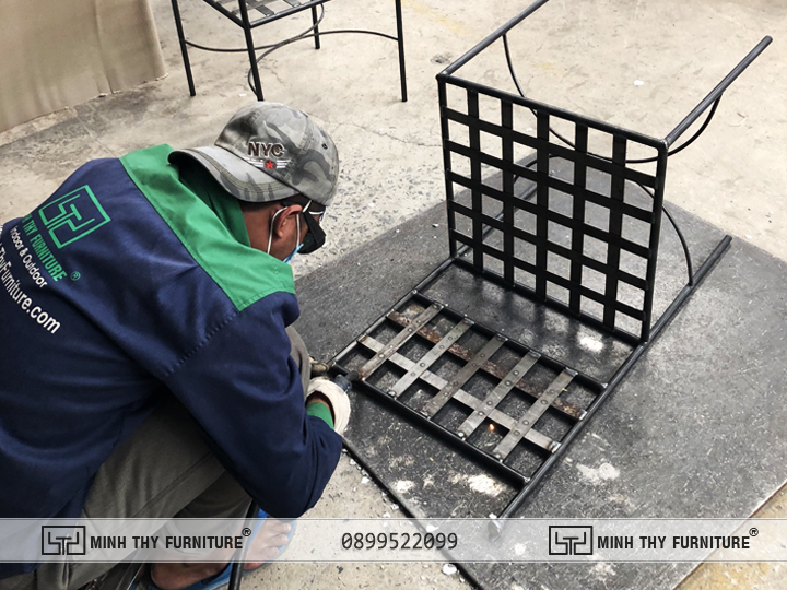 Hàn kín khung ghế sắt ngoài trời