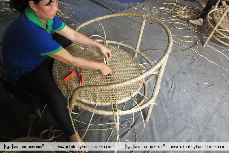 Đan ghế nhựa giả mây