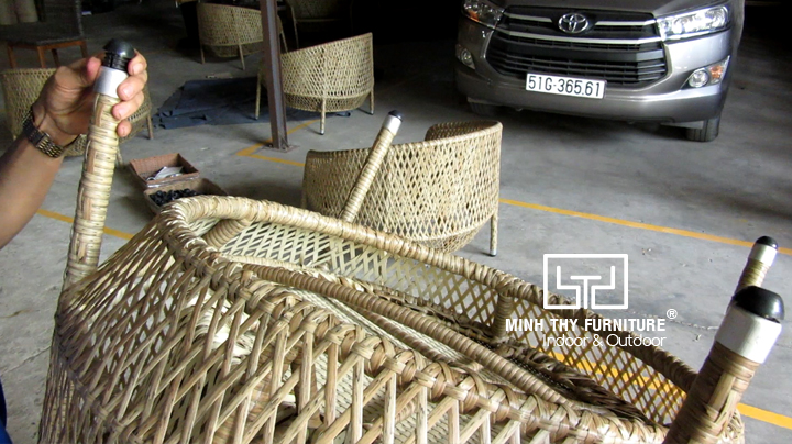 Khu vực kiểm tra, đóng nút chân, dán tem, đóng gói sản phẩm