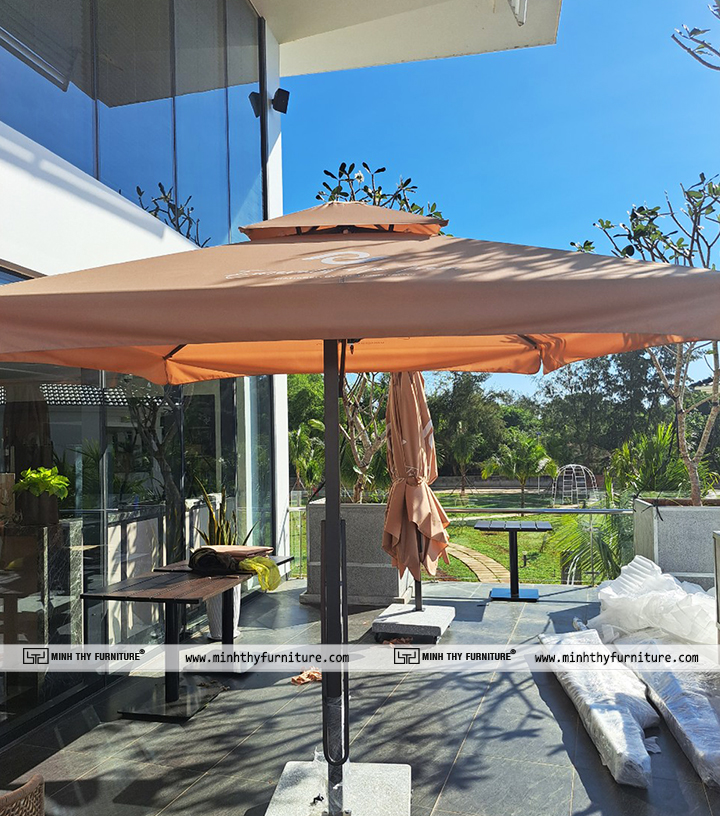 Emerald Hồ Tràm Resort - Ghế hồ bơi lưới Textilene - Dù Che Nắng