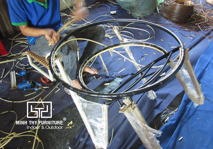 Đan ghế cafe nhựa giả mây