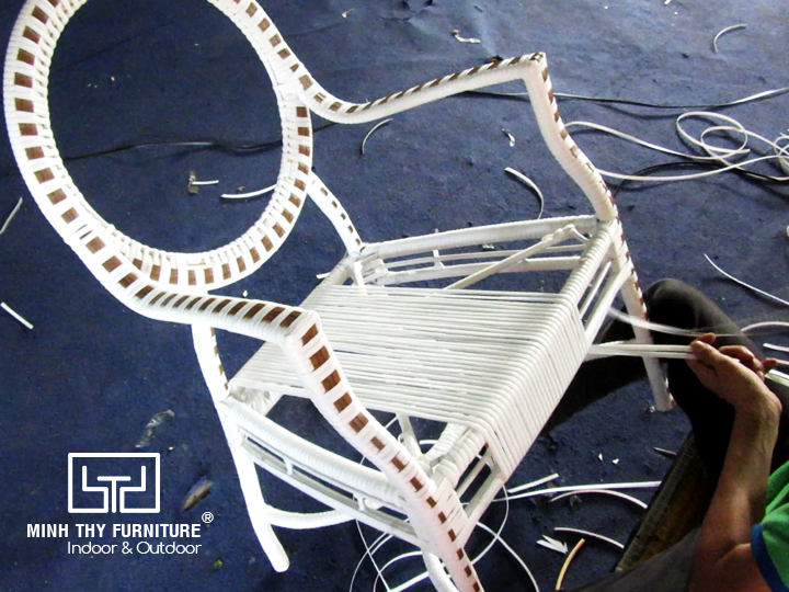 Sản xuất sản phẩm ghế giả mây ngoài trời theo mẫu của khách hàng