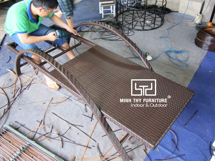 Giường nằm hồ bơi MT488 được đan hoàn thiện như thế nào?