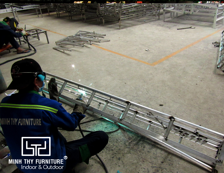 Sản xuất khung nhôm ghế hồ bơi có thiết kế cứng cáp