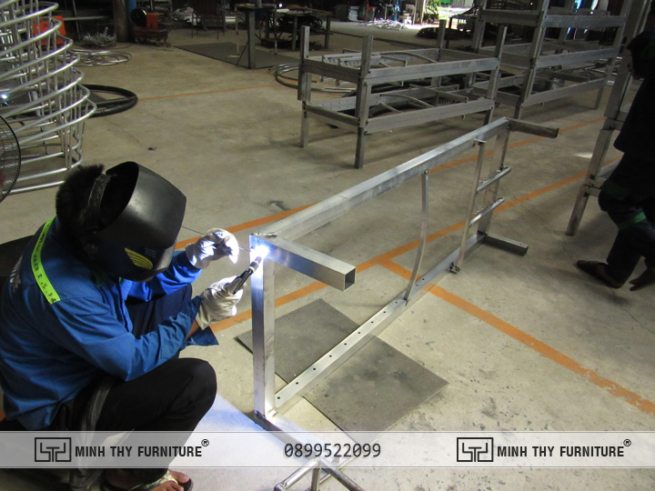 Hàn Kín Khung Nhôm Ghế Hồ Bơi