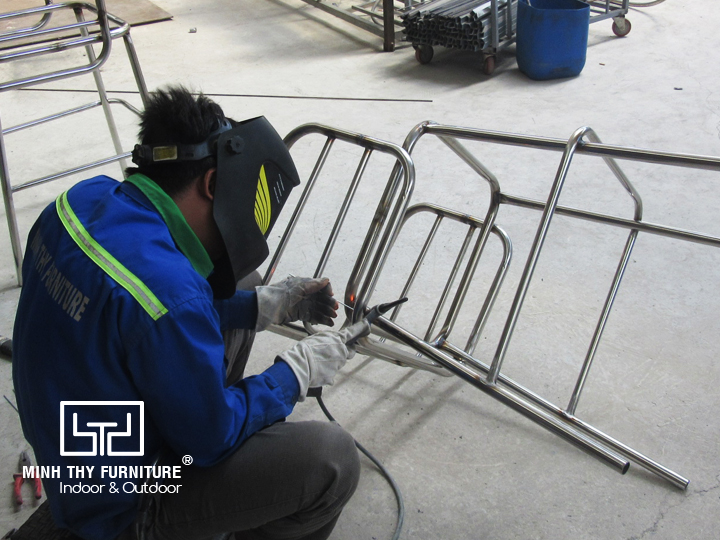 Hướng dẫn ra mẫu ghế quầy bar nhựa giả mây khung inox