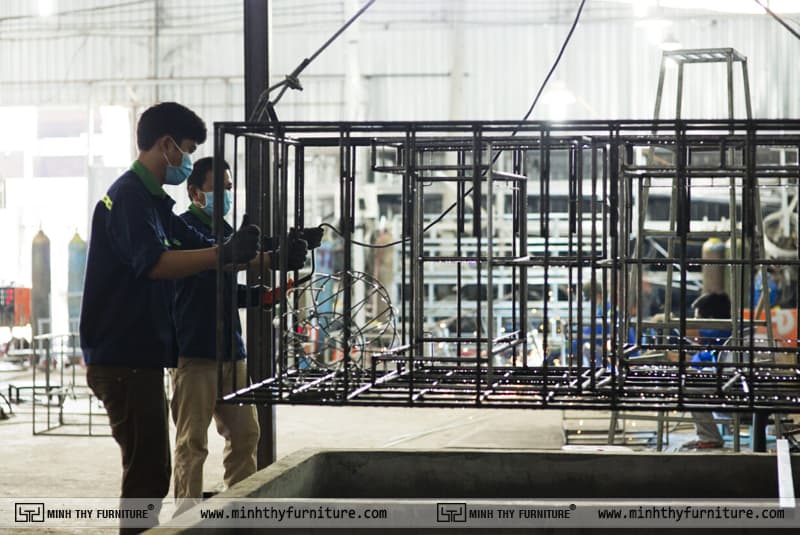 Công đoạn xử lý bề mặt sản phẩm trước khi sơn tĩnh điện