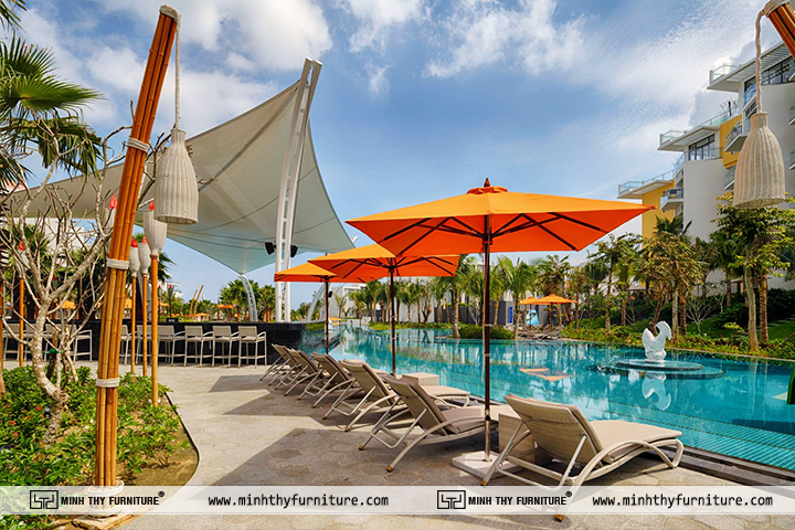 ghế hồ bơi ngoài trời