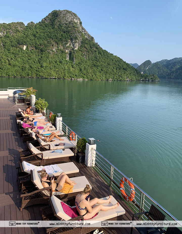 Minh Thy Furniture cung cấp Giường Tắm Nắng Giả Mây cho du thuyền 5* Oasis Bay Party Cruise Halong Bay