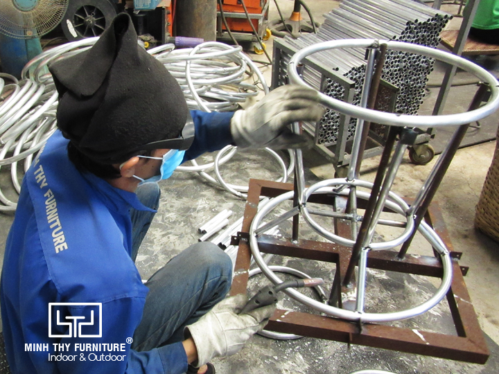 Sản xuất bàn cafe mây nhựa với số lượng lớn