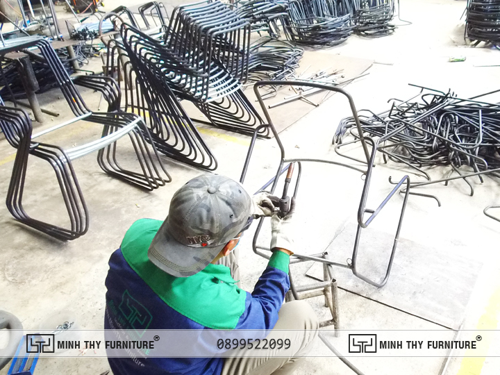 Hàn Kín Khung Ghế Cafe Đan Dây Dù