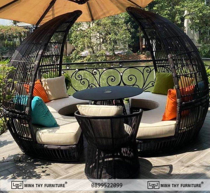 Set ghế mây thư giãn hình bán nguyệt sang trọng cho sân vườn