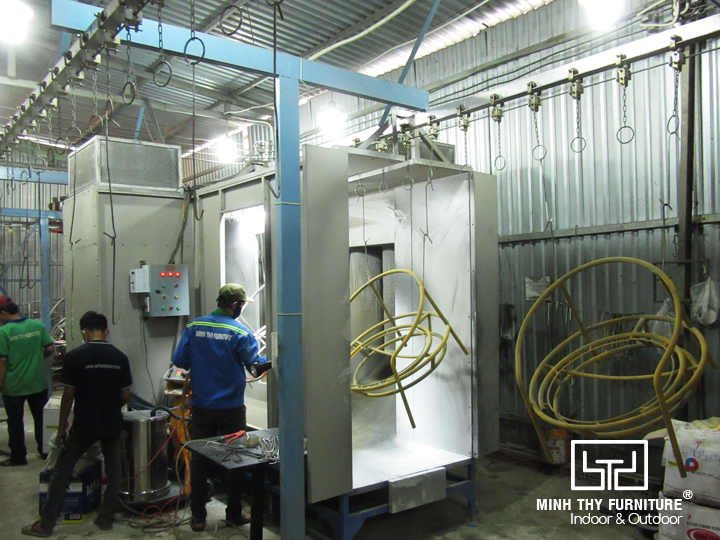Khu vực sơn tĩnh điện ghế giả mây